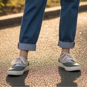 Cougar Green /Camel Lace Up Dash
Duck Sneaker Size 10